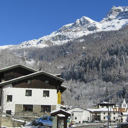 Hotel Punta Cian Valtournenche Esterno foto